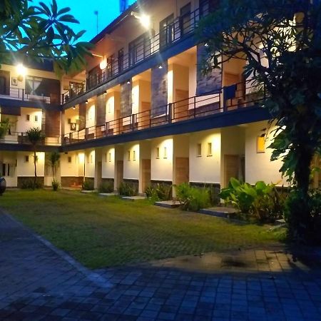 Urbanview Hotel Wayan Mansion Denpasar Exteriér fotografie