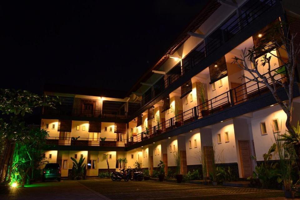 Urbanview Hotel Wayan Mansion Denpasar Exteriér fotografie