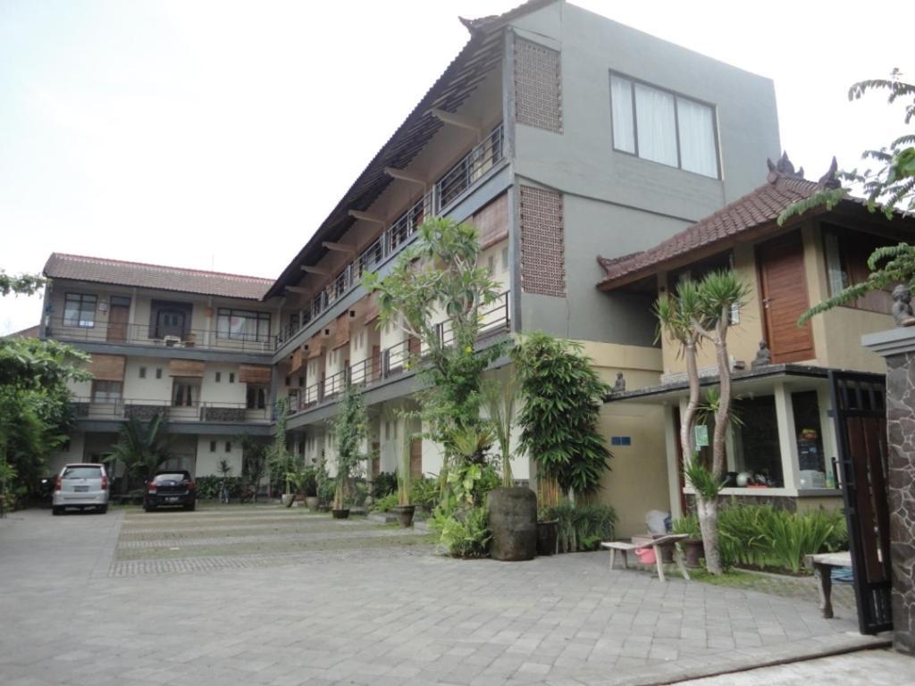 Urbanview Hotel Wayan Mansion Denpasar Exteriér fotografie