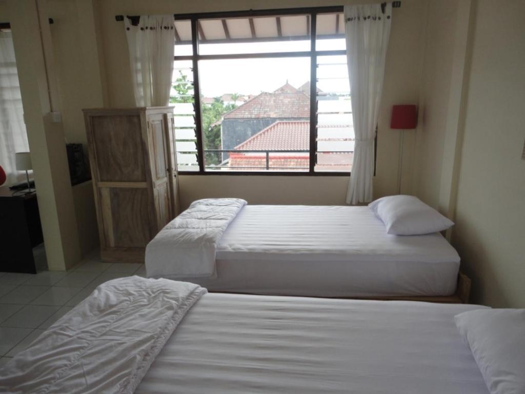 Urbanview Hotel Wayan Mansion Denpasar Pokoj fotografie